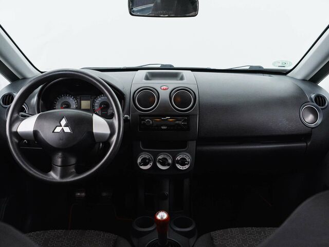 Мицубиси Кольт 2010 в Европе на Automoto.ua Красный Мицубиси Кольт, объемом двигателя 1.12 л и пробегом 66 тыс. км за 6982 $, фото 8 на Automoto.ua