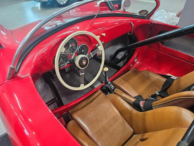 Порше 356 1955 у Європі на Automoto.ua Червоний Порше 356, об'ємом двигуна 0 л та пробігом 10 тис. км за 75379 $, фото 3 на Automoto.ua