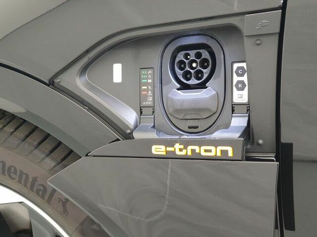 Черный Ауди E-Tron, объемом двигателя 0 л и пробегом 13 тыс. км за 72091 $, фото 11 на Automoto.ua
