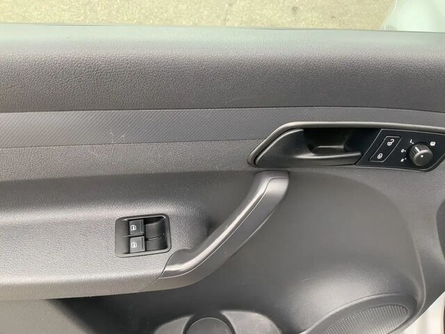 Фольксваген Кадди 2015 в Европе на Automoto.ua Серебряный Фольксваген Кадди, объемом двигателя 1.6 л и пробегом 240 тыс. км за 9595 $, фото 7 на Automoto.ua