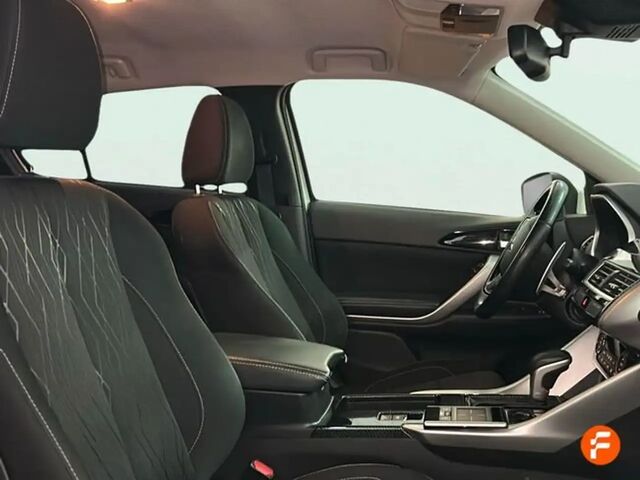 Мицубиси Eclipse Cross 2018 в Европе на Automoto.ua Белый Мицубиси Eclipse Cross, объемом двигателя 1.5 л и пробегом 102 тыс. км за 17446 $, фото 7 на Automoto.ua