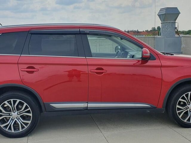 Мицубиси Аутлендер 2016 в Европе на Automoto.ua Мицубиси Аутлендер, объемом двигателя 2.27 л и пробегом 141 тыс. км за 74000 $, фото 6 на Automoto.ua