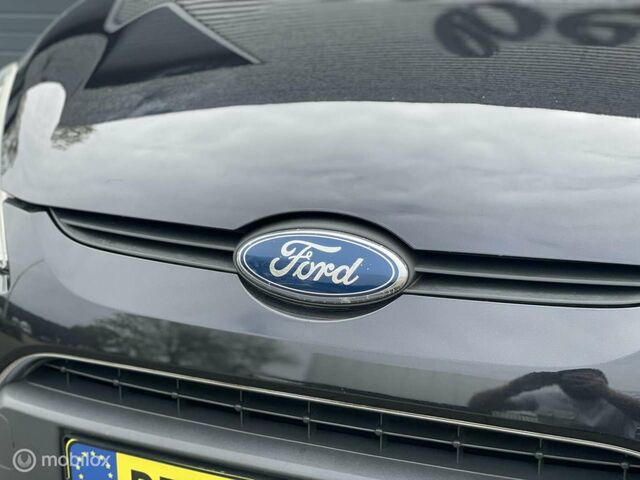 Черный Форд Фиеста, объемом двигателя 1.6 л и пробегом 191 тыс. км за 6398 $, фото 5 на Automoto.ua