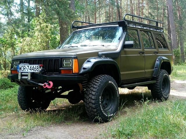 Джип Cherokee, об'ємом двигуна 3.96 л та пробігом 280 тис. км за 9071 $, фото 1 на Automoto.ua