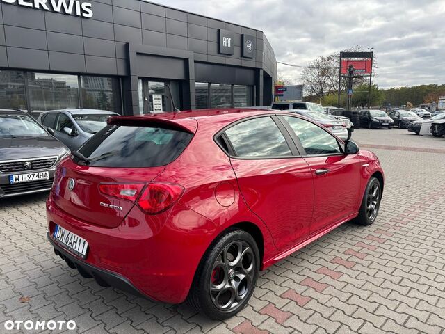 Альфа Ромео Giulietta 2018 у Європі на Automoto.ua Червоний Альфа Ромео Giulietta, об'ємом двигуна 1 л та пробігом 54 тис. км за 13536 $, фото 1 на Automoto.ua