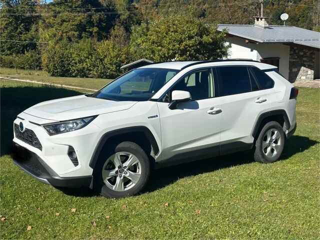 Тойота РАВ 4 2019 в Европе на Automoto.ua Белый Тойота РАВ 4, объемом двигателя 2.49 л и пробегом 150 тыс. км за 23530 $, фото 3 на Automoto.ua