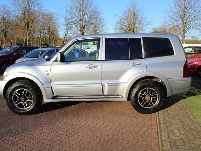 Міцубісі Паджеро 2006 у Європі на Automoto.ua Срібний Міцубісі Паджеро, об'ємом двигуна 3.2 л та пробігом 161 тис. км за 8152 $, фото 7 на Automoto.ua