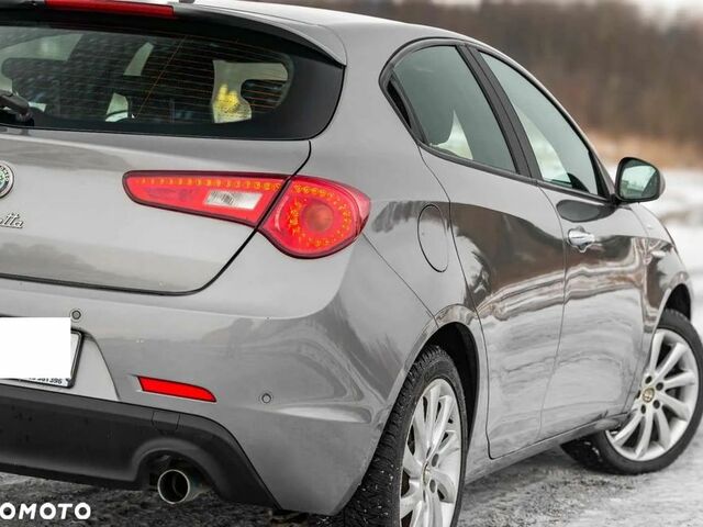 Альфа Ромео Giulietta, об'ємом двигуна 1.96 л та пробігом 215 тис. км за 6026 $, фото 8 на Automoto.ua