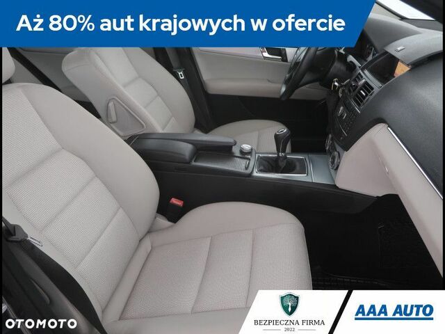 Мерседес Ц-Класс 2008 в Европе на Automoto.ua Черный Мерседес Ц-Класс, объемом двигателя 1 л и пробегом 212 тыс. км за 6538 $, фото 9 на Automoto.ua