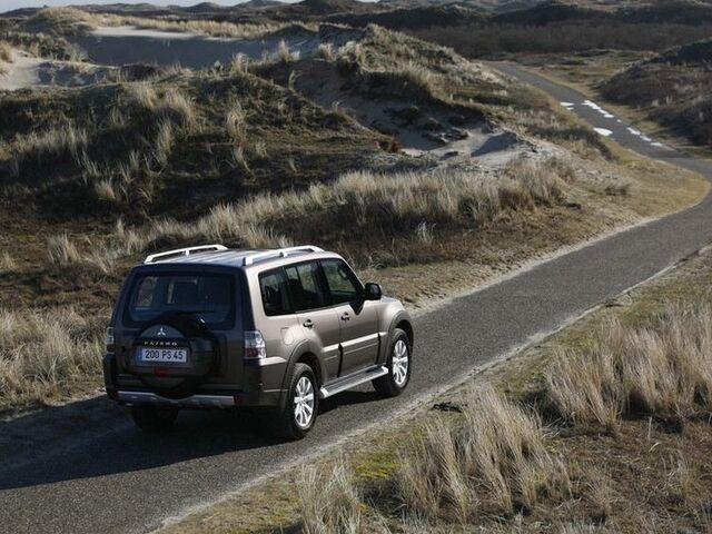 Міцубісі Паджеро, Позашляховик / Кросовер 2006 - 2010 IV 3.2 Di-DC AT 3-door (165 Hp)