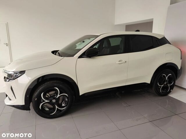 Альфа Ромео Джуниор 2025 в Европе на Automoto.ua Белый Альфа Ромео Джуниор, объемом двигателя 1 л и пробегом 5 тыс. км за 32688 $, фото 2 на Automoto.ua