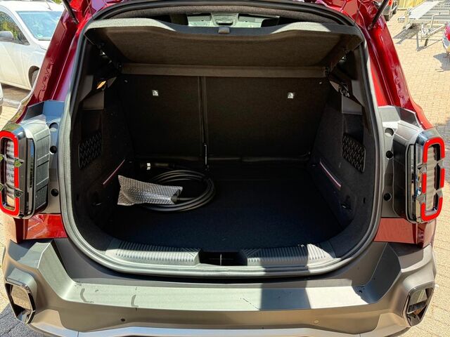 Рено R 4 2025 в Европе на Automoto.ua Красный Рено R 4, объемом двигателя 0 л и пробегом 1000 тыс. км за 36043 $, фото 8 на Automoto.ua