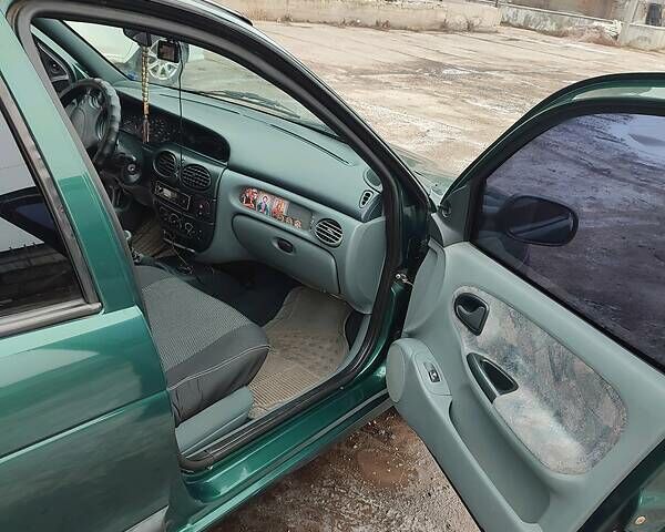 Рено Меган, Седан 1996 - 2002 Classic (LA) 1.4 i 16V