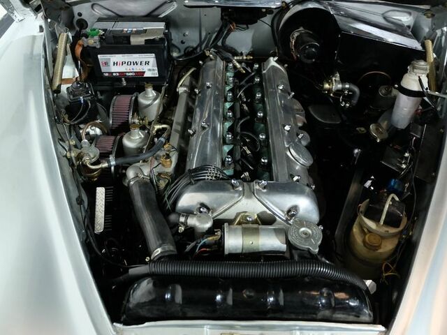Серый Ягуар MK II, объемом двигателя 3.78 л и пробегом 8 тыс. км за 64409 $, фото 13 на Automoto.ua