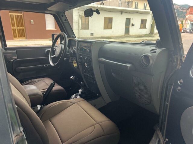 Джип Вранглер 2007 в Европе на Automoto.ua Синий Джип Вранглер, объемом двигателя 2.78 л и пробегом 290 тыс. км за 15500 $, фото 10 на Automoto.ua