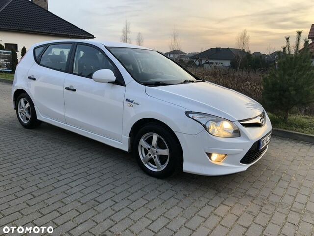 Хендай i30, объемом двигателя 1.4 л и пробегом 183 тыс. км за 4082 $, фото 2 на Automoto.ua