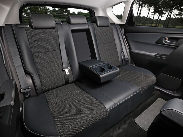 Тойота Аурис, Хэтчбек 2012 - н.в. II 1.4 D MT (90 Hp)