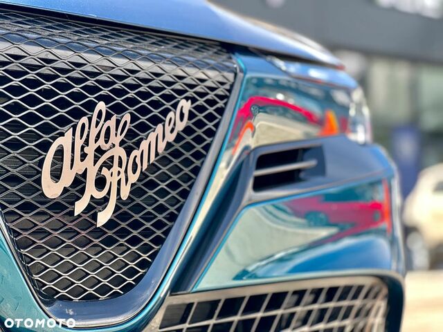 Альфа Ромео Джуниор 2025 в Европе на Automoto.ua Синий Альфа Ромео Джуниор, объемом двигателя 1 л и пробегом 2 тыс. км за 31453 $, фото 3 на Automoto.ua