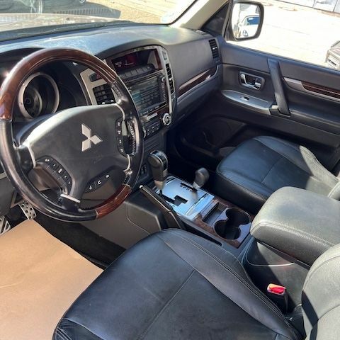 Міцубісі Паджеро 2017 у Європі на Automoto.ua Коричневий Міцубісі Паджеро, об'ємом двигуна 3.2 л та пробігом 140 тис. км за 40632 $, фото 7 на Automoto.ua