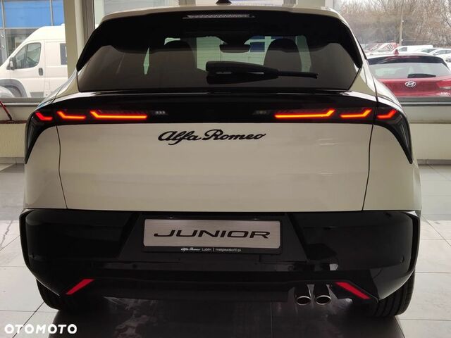 Альфа Ромео Джуниор 2025 в Европе на Automoto.ua Белый Альфа Ромео Джуниор, объемом двигателя 1 л и пробегом 5 тыс. км за 32688 $, фото 9 на Automoto.ua