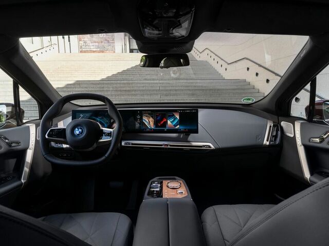 Смотреть фото салона нового BMW iX 2023