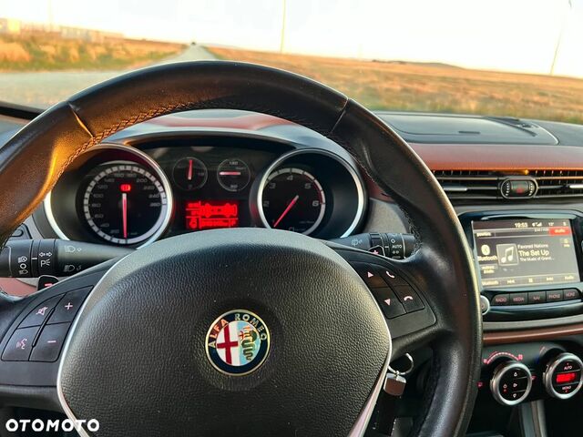 Альфа Ромео Джульетта 2015 в Европе на Automoto.ua Черный Альфа Ромео Джульетта, объемом двигателя 1 л и пробегом 246 тыс. км за 12083 $, фото 15 на Automoto.ua