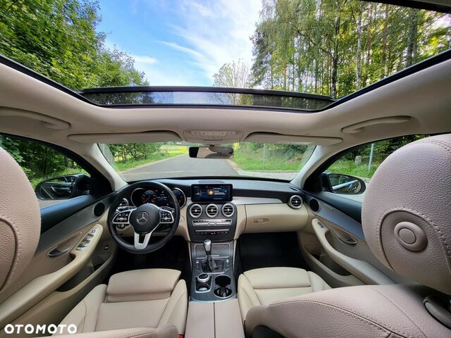 Мерседес Ц-Клас 2019 у Європі на Automoto.ua Чорний Мерседес Ц-Клас, об'ємом двигуна 1 л та пробігом 166 тис. км за 20073 $, фото 1 на Automoto.ua