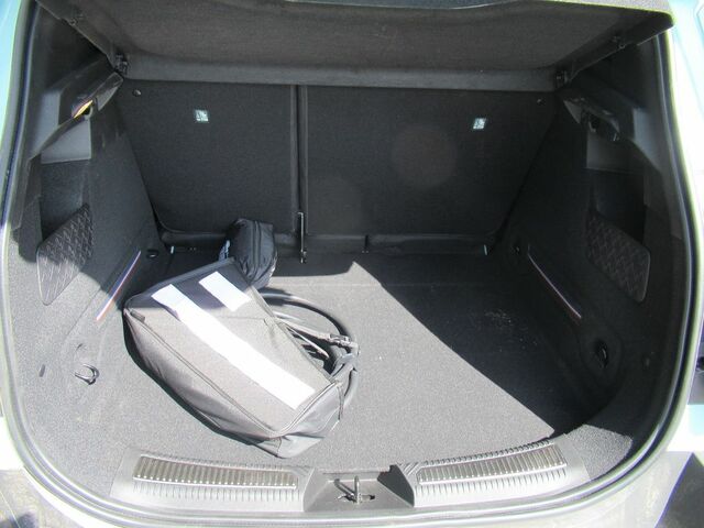 Рено R 4 2025 в Европе на Automoto.ua Зеленый Рено R 4, объемом двигателя 0 л и пробегом 2 тыс. км за 44111 $, фото 2 на Automoto.ua