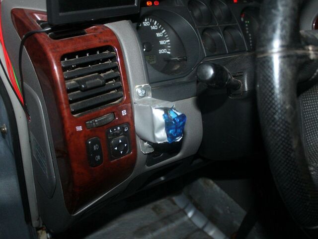 Міцубісі Паджеро 2004 у Європі на Automoto.ua Сірий Міцубісі Паджеро, об'ємом двигуна 0 л та пробігом 214 тис. км за 3794 $, фото 7 на Automoto.ua