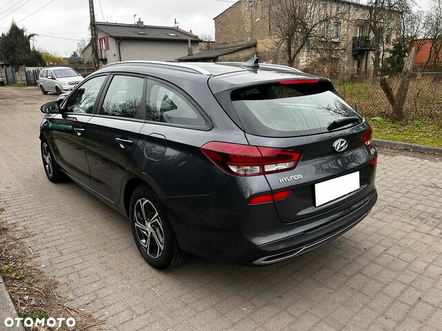 Хендай i30, объемом двигателя 1 л и пробегом 30 тыс. км за 9503 $, фото 2 на Automoto.ua