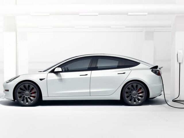 Ємність батареї Tesla Model 3 2023