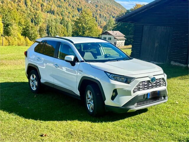 Тойота РАВ 4 2019 в Европе на Automoto.ua Белый Тойота РАВ 4, объемом двигателя 2.49 л и пробегом 150 тыс. км за 23530 $, фото 1 на Automoto.ua