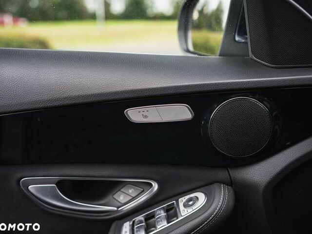 Мерседес Ц-Клас 2016 у Європі на Automoto.ua Синій Мерседес Ц-Клас, об'ємом двигуна 1 л та пробігом 152 тис. км за 19371 $, фото 22 на Automoto.ua