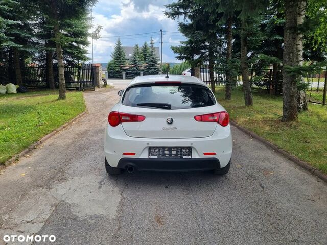 Альфа Ромео Giulietta 2012 у Європі на Automoto.ua Білий Альфа Ромео Giulietta, об'ємом двигуна 1 л та пробігом 197 тис. км за 6901 $, фото 3 на Automoto.ua