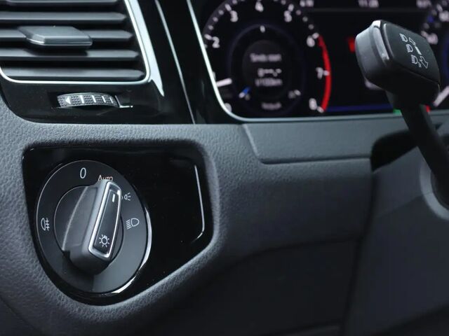 Фольксваген Гольф Вариант 2018 в Европе на Automoto.ua Серый Фольксваген Гольф Вариант, объемом двигателя 1.5 л и пробегом 57 тыс. км за 24898 $, фото 12 на Automoto.ua