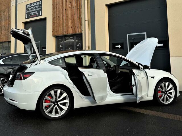 Белый Тесла Модель 3, объемом двигателя 0 л и пробегом 54 тыс. км за 37664 $, фото 4 на Automoto.ua