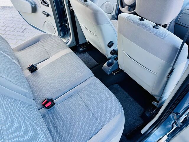 Дачія Logan 2007 у Європі на Automoto.ua Дачія Logan, об'ємом двигуна 1.46 л та пробігом 42 тис. км за 6310 $, фото 12 на Automoto.ua