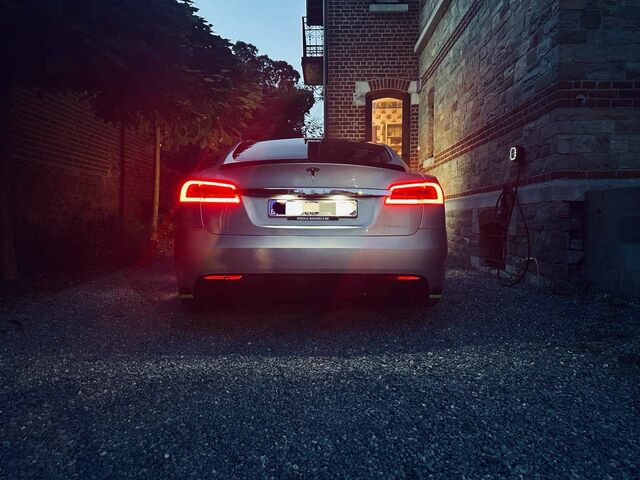 Сірий Тесла Модель С, об'ємом двигуна 0 л та пробігом 93 тис. км за 53656 $, фото 3 на Automoto.ua