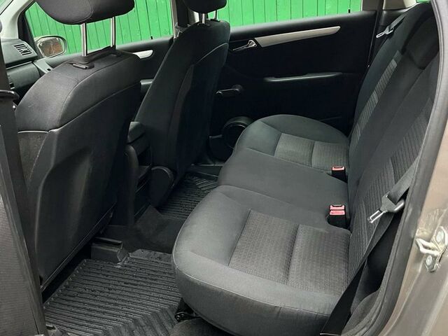 Мерседес 200 2007 у Європі на Automoto.ua Сірий Мерседес 200, об'ємом двигуна 0 л та пробігом 187 тис. км за 2700 $, фото 8 на Automoto.ua