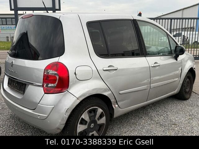 Рено Модус 2008 у Європі на Automoto.ua Срібний Рено Модус, об'ємом двигуна 1.6 л та пробігом 80 тис. км за 1751 $, фото 4 на Automoto.ua