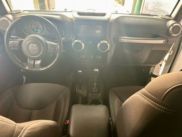 Джип Вранглер 2017 в Европе на Automoto.ua Белый Джип Вранглер, объемом двигателя 2.78 л и пробегом 120 тыс. км за 29990 $, фото 7 на Automoto.ua