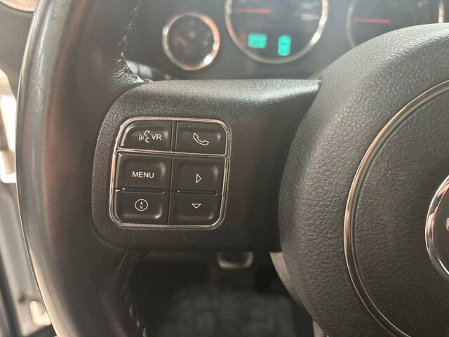 Джип Вранглер 2017 в Европе на Automoto.ua Белый Джип Вранглер, объемом двигателя 2.78 л и пробегом 120 тыс. км за 29990 $, фото 12 на Automoto.ua