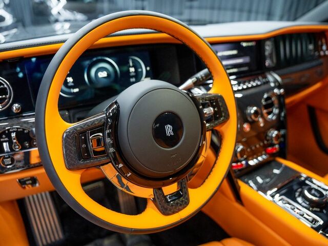 Ролс Ройс Cullinan 2025 в Европе на Automoto.ua Черный Ролс Ройс Cullinan, объемом двигателя 6.75 л и пробегом 50 тыс. км за 739665 $, фото 12 на Automoto.ua
