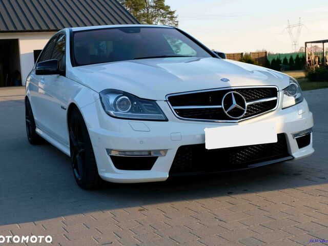 Мерседес Ц-Класс 2011 в Европе на Automoto.ua Белый Мерседес Ц-Класс, объемом двигателя 6.21 л и пробегом 28 тыс. км за 54480 $, фото 1 на Automoto.ua
