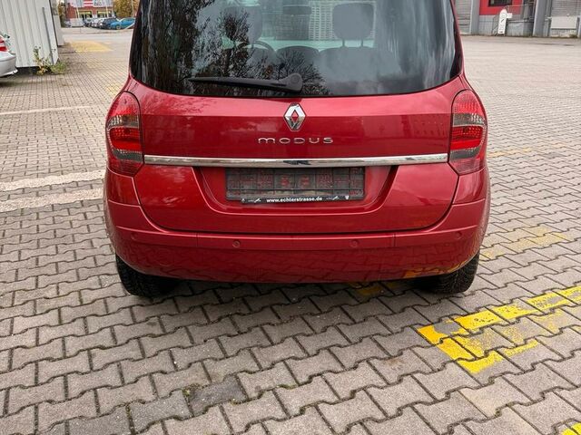 Рено Grand Modus 2011 в Европе на Automoto.ua Красный Рено Grand Modus, объемом двигателя 0 л и пробегом 174 тыс. км за 3850 $, фото 5 на Automoto.ua