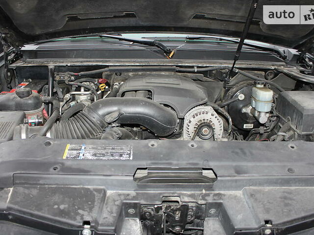 Шевроле Тахо, Позашляховик / Кросовер 2004 - 2007 (GMT840) 5.3 i V8 (300 hp)