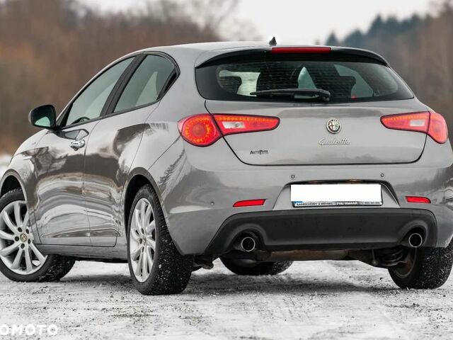 Альфа Ромео Giulietta, об'ємом двигуна 1.96 л та пробігом 215 тис. км за 6026 $, фото 3 на Automoto.ua