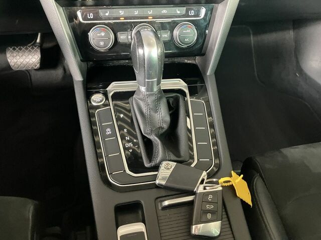 Фольксваген Пассат Варіант 2015 у Європі на Automoto.ua Сірий Фольксваген Пассат Варіант, об'ємом двигуна 1.6 л та пробігом 299 тис. км за 11574 $, фото 9 на Automoto.ua