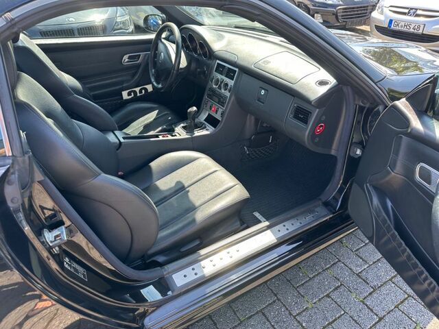 Мерседес 200 2001 в Европе на Automoto.ua Черный Мерседес 200, объемом двигателя 2 л и пробегом 171 тыс. км за 2699 $, фото 7 на Automoto.ua