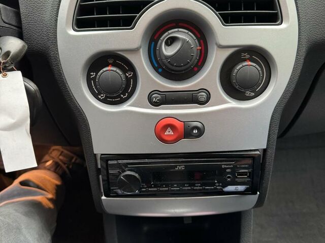 Рено Модус 2006 у Європі на Automoto.ua Синій Рено Модус, об'ємом двигуна 1.15 л та пробігом 126 тис. км за 1650 $, фото 4 на Automoto.ua